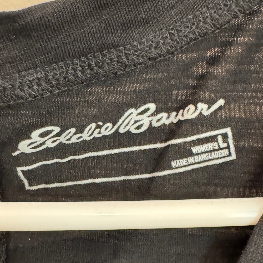 Eddie Bauer Women's Black Long Sleeve V-Neck Top - Picture 3 of 5